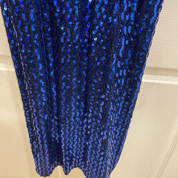 Jarrod’s sapphire blue sequin formal gown. Size 9/10 - Picture 12 of 12